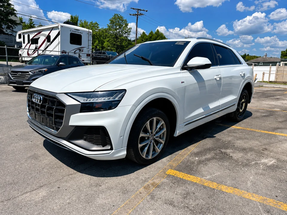 Audi Q8 на площадке автомобильного аукциона в США